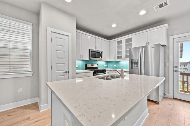 2008 Sager DR 256C, Austin, TX 78741