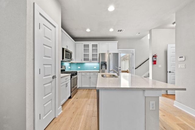 2008 Sager DR 256C, Austin, TX 78741