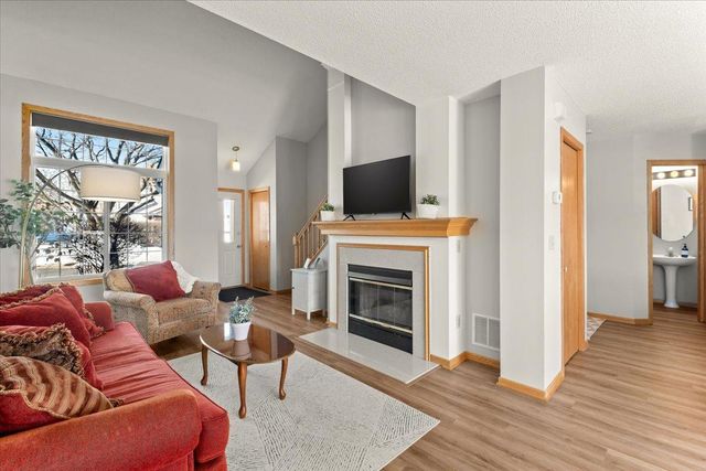 929 Old Steine Circle, New Brighton, MN 55112