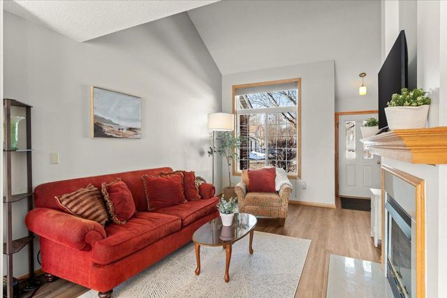 929 Old Steine Circle, New Brighton, MN 55112