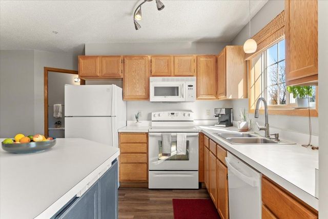 929 Old Steine Circle, New Brighton, MN 55112