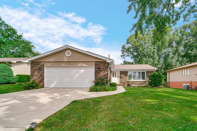 12 W Beech Drive, Schaumburg, IL 60193