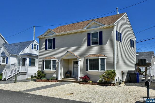 126 Bayberry Road, Lavallette, NJ 08735