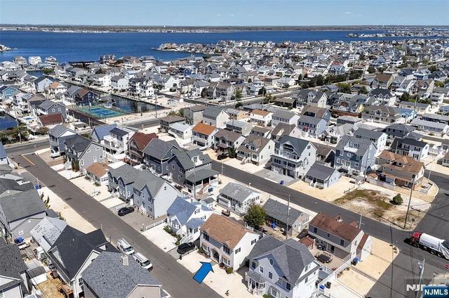 126 Bayberry Road, Lavallette, NJ 08735
