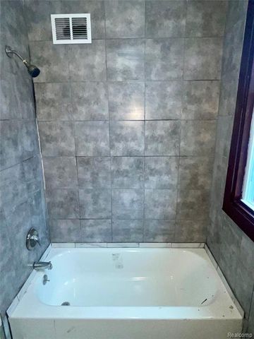 12051 Wilshire Drive, Detroit, MI 48213