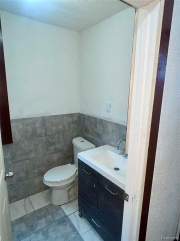 12051 Wilshire Drive, Detroit, MI 48213