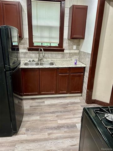 12051 Wilshire Drive, Detroit, MI 48213