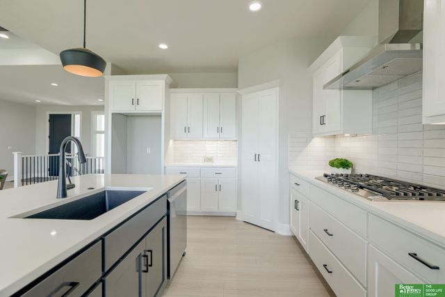 10110 Laramie Street, Papillion, NE 68046