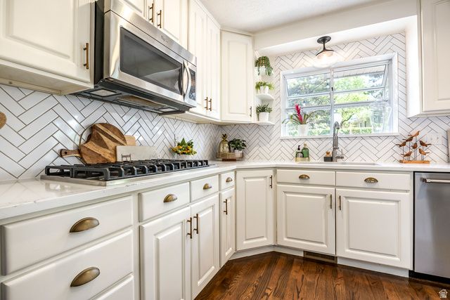 2398 E WILLOW HILLS DR, Sandy, UT 84093