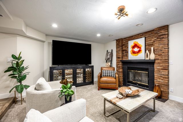 2398 E WILLOW HILLS DR, Sandy, UT 84093