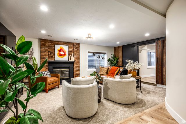 2398 E WILLOW HILLS DR, Sandy, UT 84093