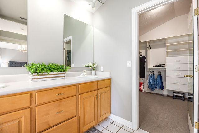 2398 E WILLOW HILLS DR, Sandy, UT 84093