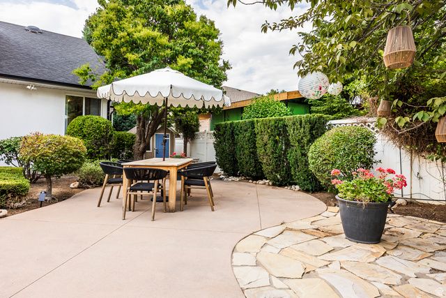 2398 E WILLOW HILLS DR, Sandy, UT 84093
