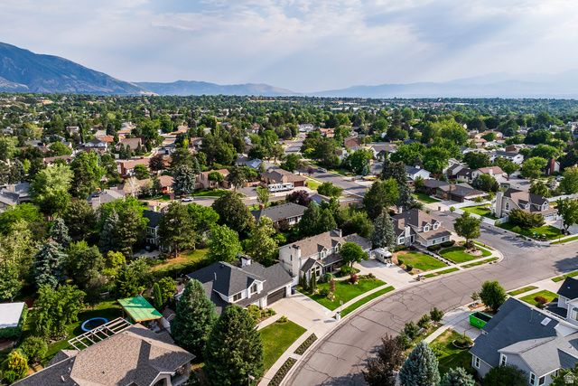 2398 E WILLOW HILLS DR, Sandy, UT 84093
