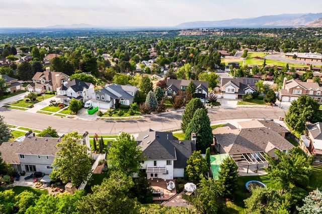 2398 E WILLOW HILLS DR, Sandy, UT 84093
