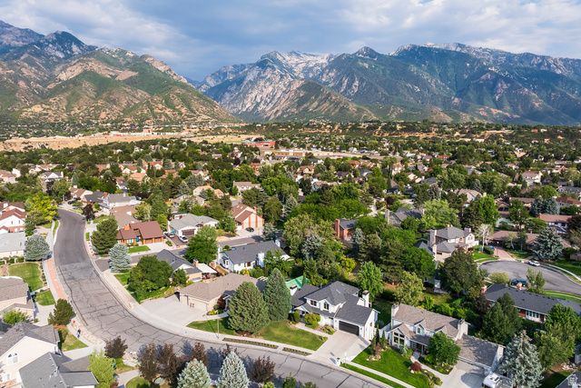 2398 E WILLOW HILLS DR, Sandy, UT 84093