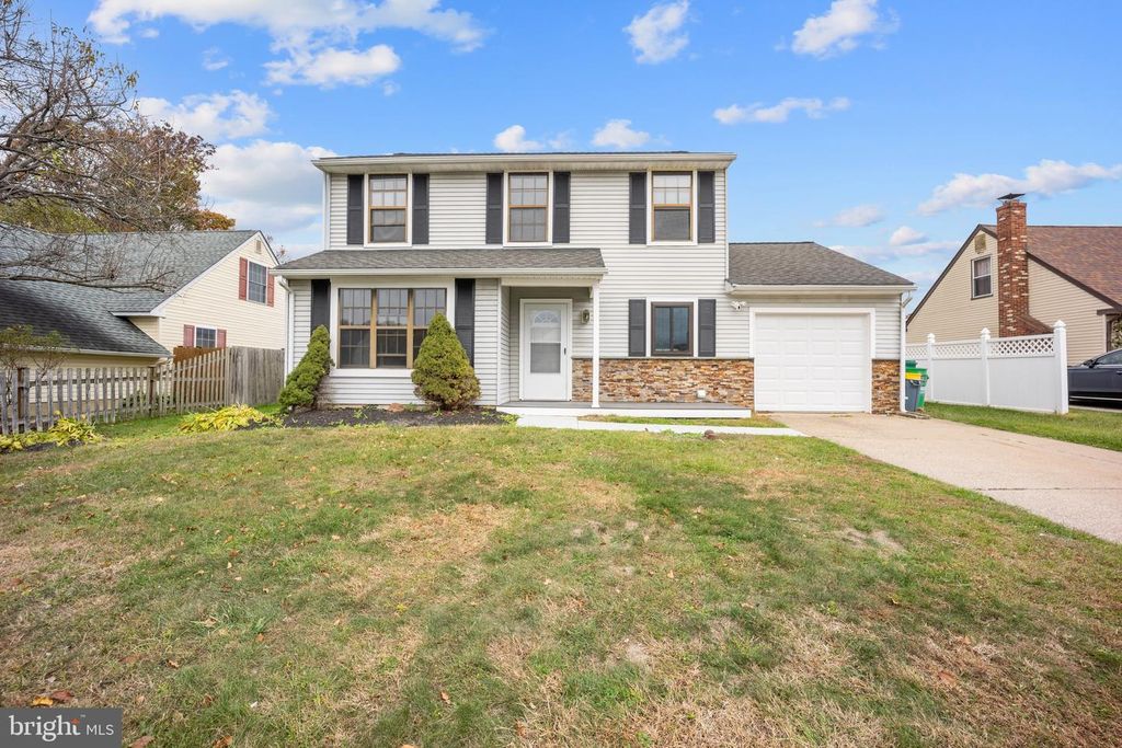560 FERNWOOD LN, Fairless Hills, PA 19030
