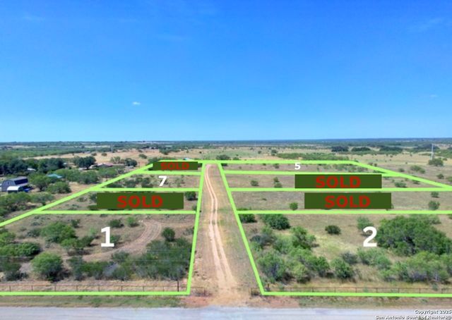 02 HILLCREST DR, Moore, TX 78057