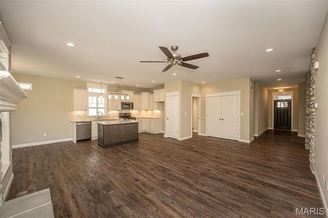 4005 Hathaway Place, St Peters, MO 63304