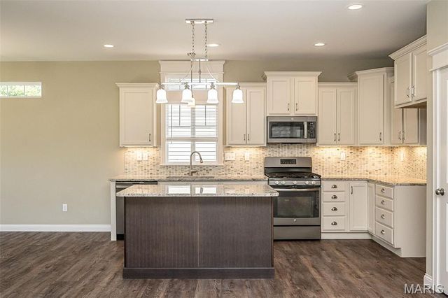 4005 Hathaway Place, St Peters, MO 63304