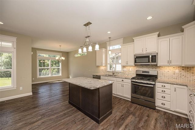 4005 Hathaway Place, St Peters, MO 63304