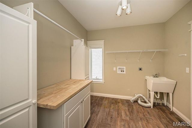 4005 Hathaway Place, St Peters, MO 63304