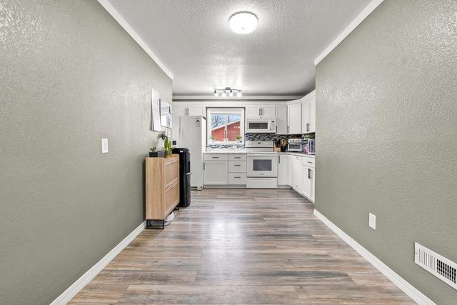 1103 Easton Avenue, Waterloo, IA 50702