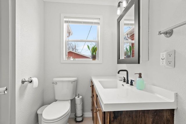 1103 Easton Avenue, Waterloo, IA 50702