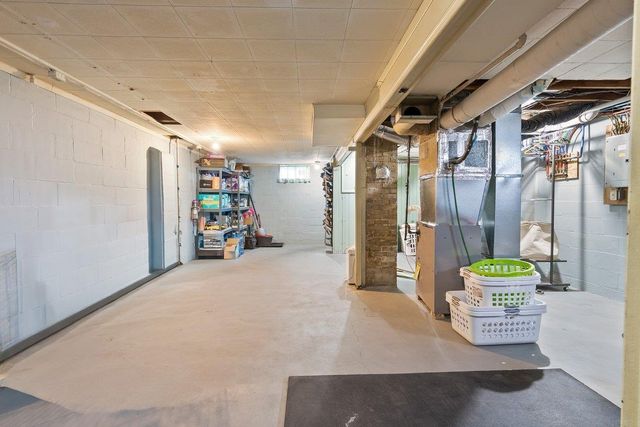 1103 Easton Avenue, Waterloo, IA 50702