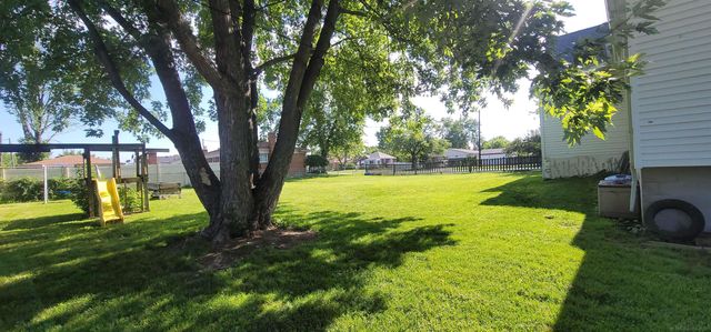 32045 Schoenherr Road, Warren, MI 48088