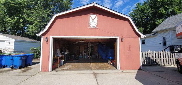 32045 Schoenherr Road, Warren, MI 48088