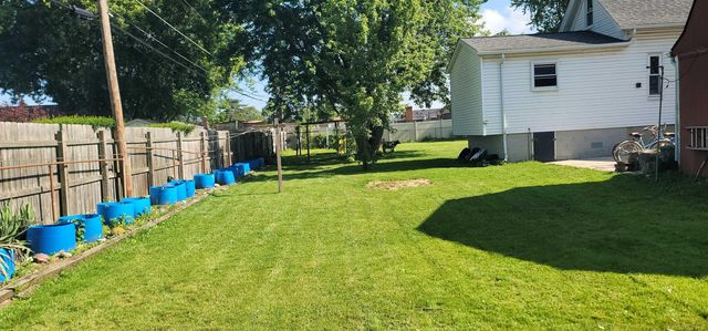 32045 Schoenherr Road, Warren, MI 48088