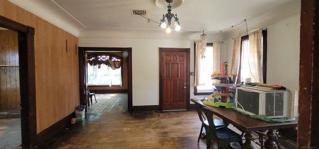 32045 Schoenherr Road, Warren, MI 48088