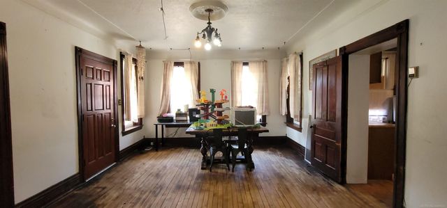 32045 Schoenherr Road, Warren, MI 48088