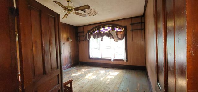 32045 Schoenherr Road, Warren, MI 48088