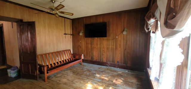 32045 Schoenherr Road, Warren, MI 48088