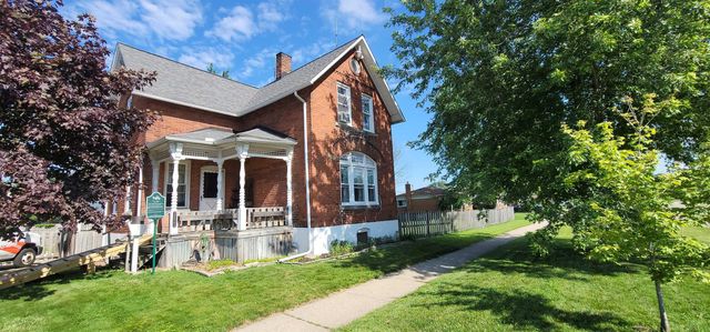 32045 Schoenherr Road, Warren, MI 48088