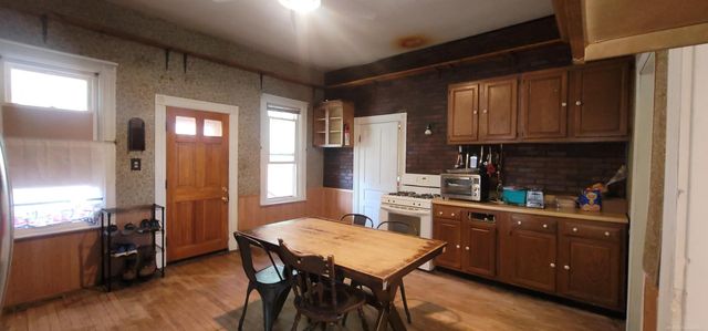 32045 Schoenherr Road, Warren, MI 48088