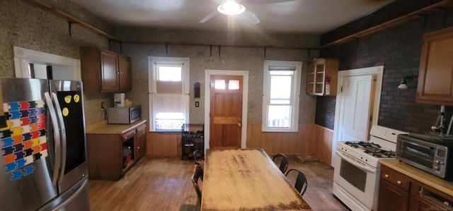 32045 Schoenherr Road, Warren, MI 48088