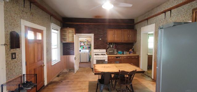 32045 Schoenherr Road, Warren, MI 48088