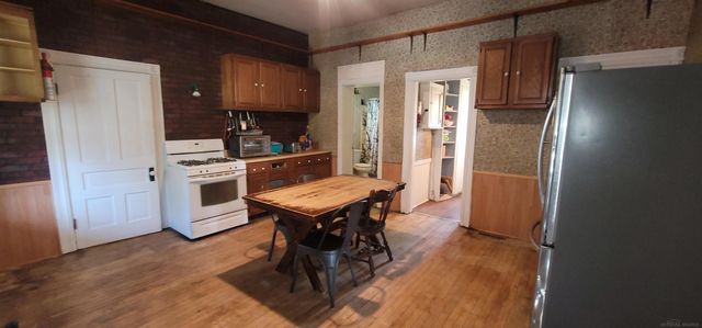 32045 Schoenherr Road, Warren, MI 48088