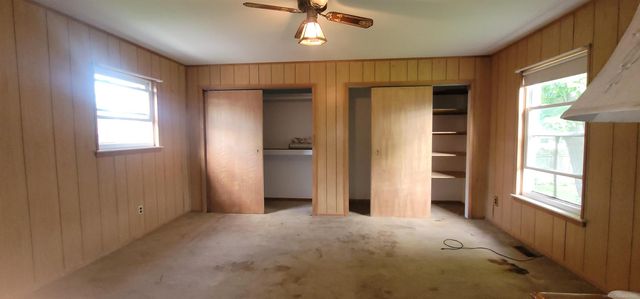 32045 Schoenherr Road, Warren, MI 48088
