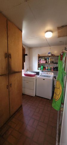 32045 Schoenherr Road, Warren, MI 48088