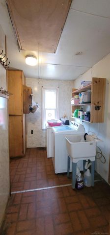 32045 Schoenherr Road, Warren, MI 48088
