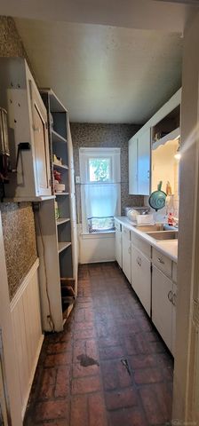 32045 Schoenherr Road, Warren, MI 48088