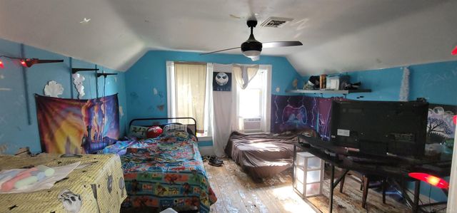 32045 Schoenherr Road, Warren, MI 48088