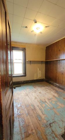 32045 Schoenherr Road, Warren, MI 48088
