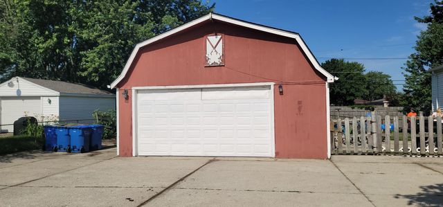 32045 Schoenherr Road, Warren, MI 48088