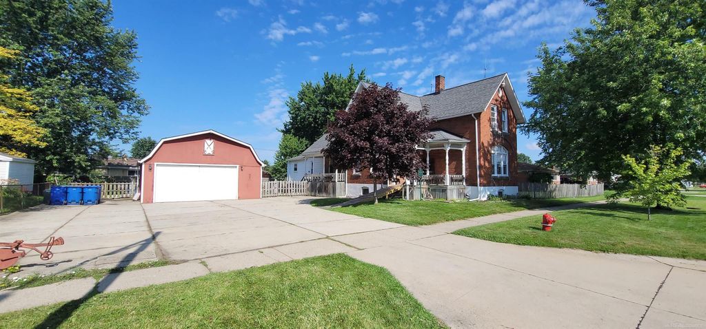 32045 Schoenherr Road, Warren, MI 48088