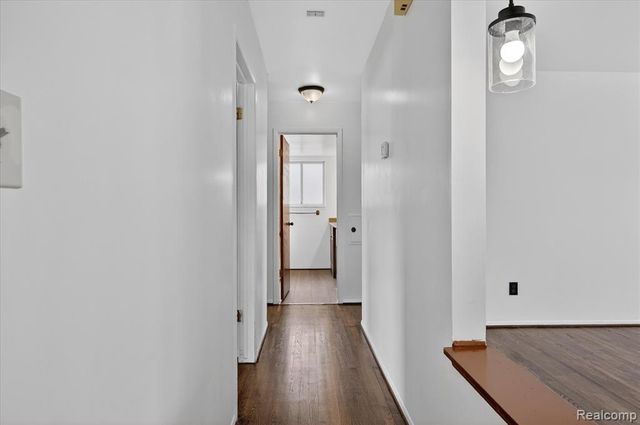 2995 Groves Drive, Sterling Heights, MI 48310